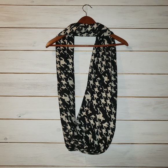2 Chic Accessories 2 Chic Infinity Scarf With Hidden Pocket Poshmark